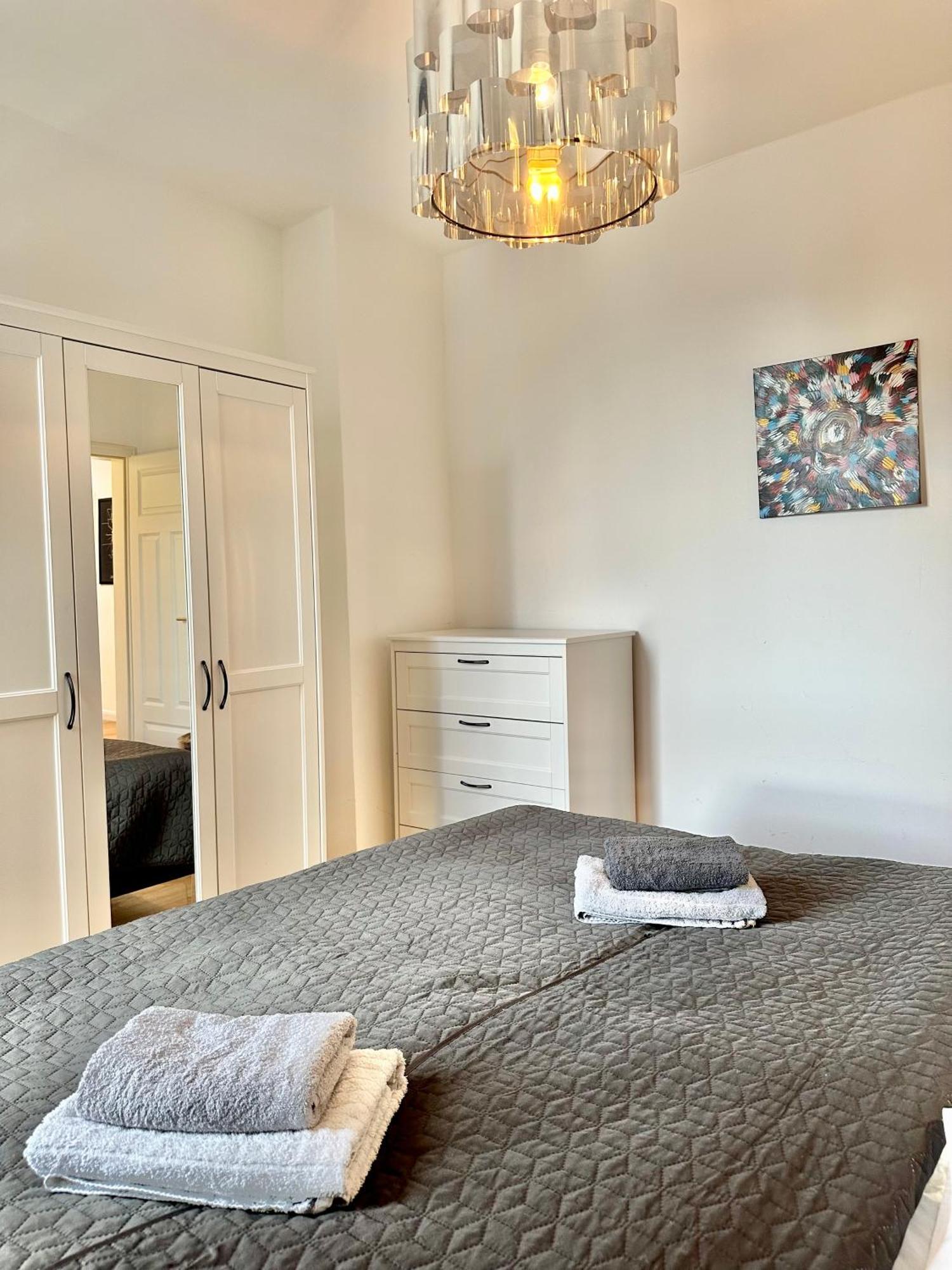 Modernes City-Apartment Mit Blick In Den Park Und 2 Baeder H9 Oldenburg Exterior foto