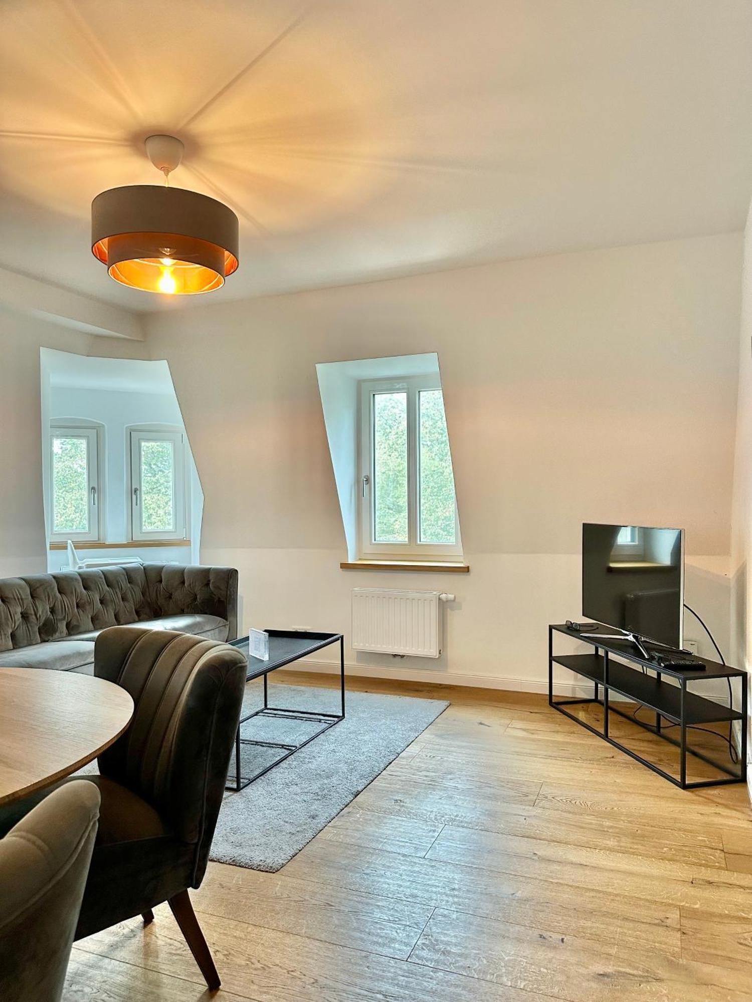 Modernes City-Apartment Mit Blick In Den Park Und 2 Baeder H9 Oldenburg Exterior foto