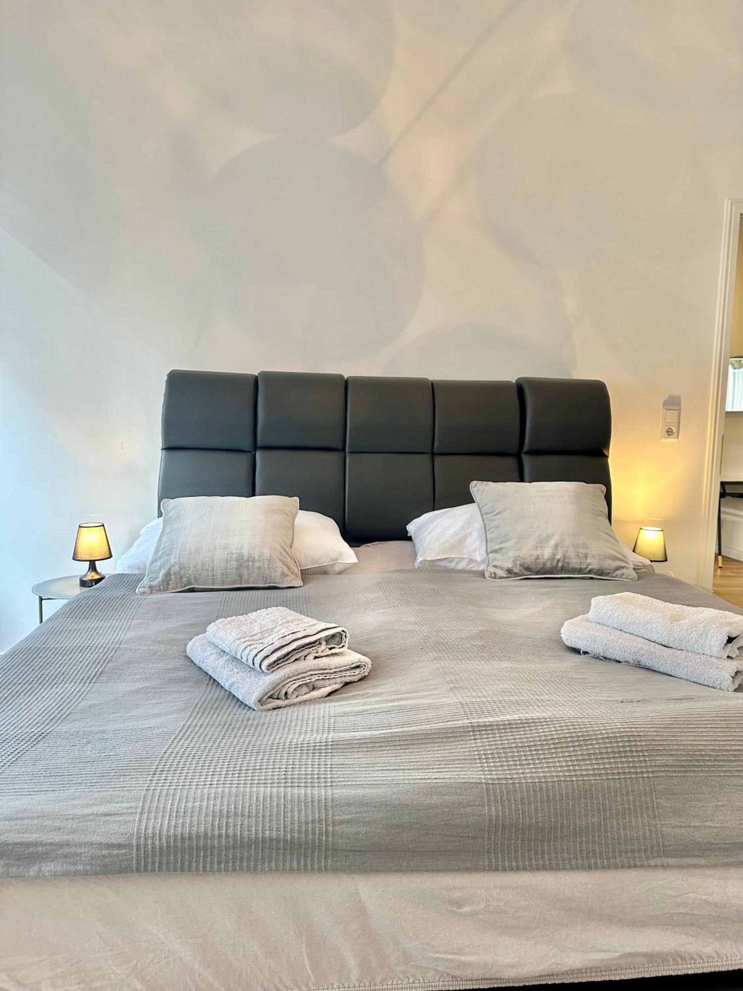 Modernes City-Apartment Mit Blick In Den Park Und 2 Baeder H9 Oldenburg Exterior foto